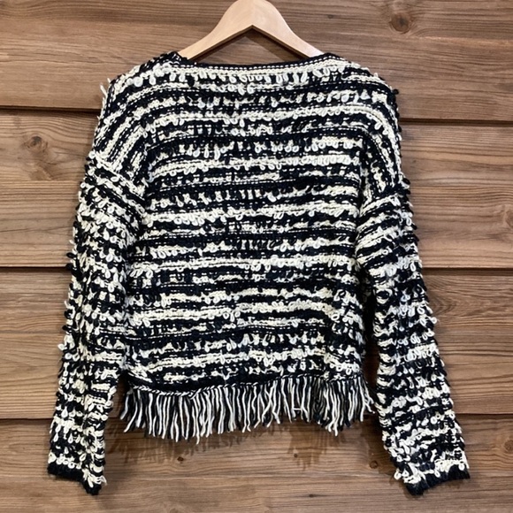 Storia Loop Kint Cropped Fringe Sweater-Perfect Fall & Winter Sweater! - Picture 2 of 5